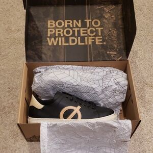 NIB Loci Origin Black and Cream Woman's Sneakers.